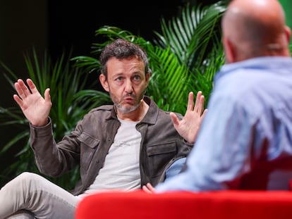 Pablo Benegas, miembro de La Oreja de Van Gogh, durante su intervención en Bilbao.