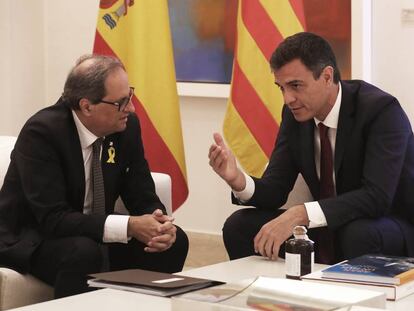 El presidente del Gobierno, Pedro Sánchez y el presidente de la Generalitat catalana, Quim Torra, en el Palacio de La Moncloa.