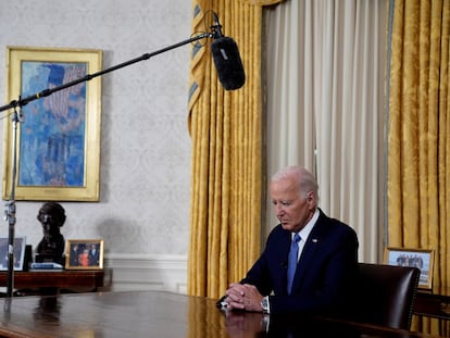 El presidente de Estados Unidos, Joe Biden, hace una pausa antes de dirigirse a la nación desde el Despacho Oval de la Casa Blanca en Washington, este miércoles en Washington (EE UU).