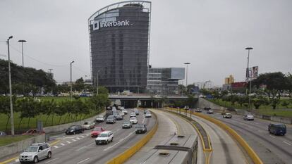 La torre Interbank, sede del grupo empresarial, en el distrito lime&ntilde;o de La Victoria.