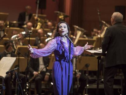 Luz Casal, durante el recital en el Teatro Real del pasado enero.