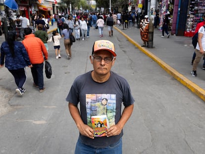 El escritor Alfredo Villar, fotografiado en Lima.