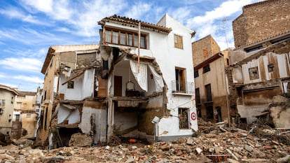 Efectos de la dana en el casco viejo de Letur este miércoles.