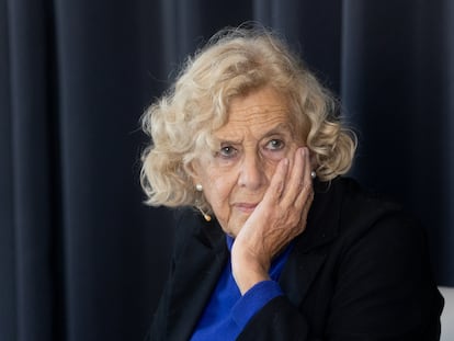 La exalcaldesa de Madrid, Manuela Carmena, durante el tercer foro del ciclo Futuro Senior, en la Sala Valle-Inclán, este lunes.