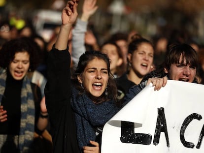 Alumnas de la Complutense se manifiestan contra el acoso sexual en la universidad el este mi&eacute;rcoles. 