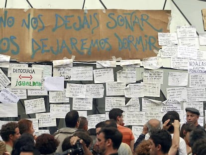 Acampada en la Puerta del Sol de Madrid vinculada movimiento 15-M, en mayo de 2011.