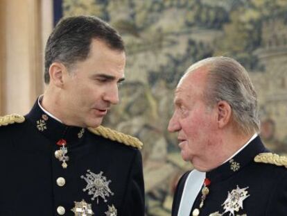 Felipe VI y el rey Juan Carlos el pasado jueves en La Zarzuela antes de la ceremonia de proclamación.