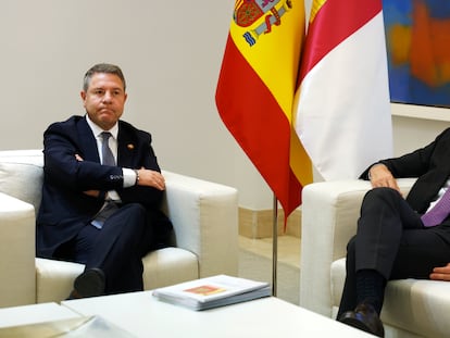 Emiliano García-Page y Pedro Sánchez, en el palacio de la Moncloa.