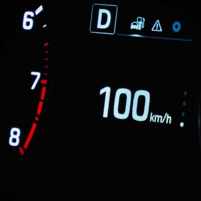 El país que no quiere que los coches superen los 100 km/h: esta propuesta los limitaría