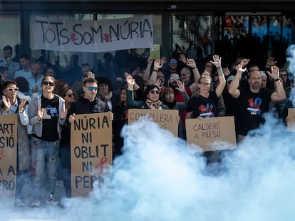 Funcionarios protestan frente a la cárcel de Brians 2 tras el asesinato de la cocinera Núria López.