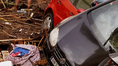 Vecinos de distintas zonas de Valencia documentan en vídeo los destrozos de la dana