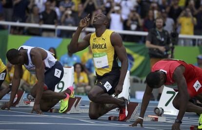 Usain Bolt se preapara para su debut en los 100 metros.