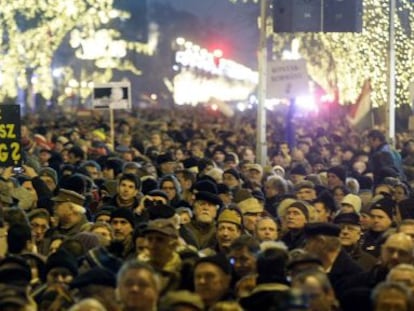 Manifestaci&oacute;n contra la nueva Constituci&oacute;n h&uacute;ngara en Budapest. 