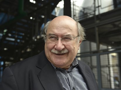 El escritor chileno Antonio Skármeta en París (Francia), en 2013.