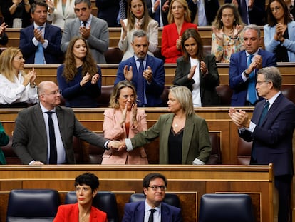 La senadora del PP Marimar Blanco, durante el pleno del Congreso celebrado el miércoles junto a sus compañeros de partido.