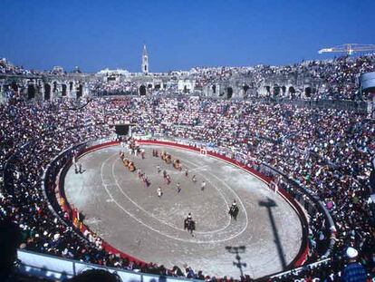 Paseíllo en la plaza de toros de Nimes.