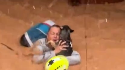 Vídeo | El emocionante rescate de una mujer y sus mascotas, tras quedar atrapada en su casa inundada por la dana