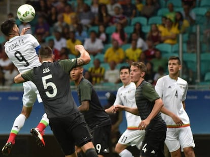  Oribe Peralta, al marcar el primer gol de M&eacute;xico.