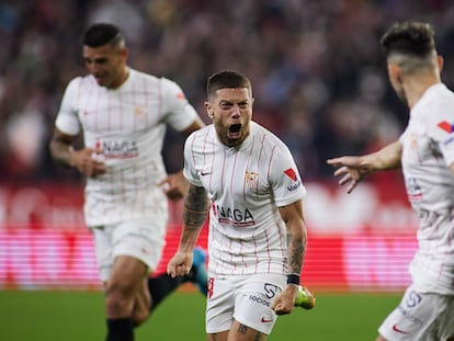 Papu Gómez celebra un gol con el Sevilla.