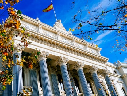 Fachada de la Bolsa de Madrid.