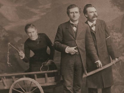 Desde la izquierda, Lou Andreas-Salomé, Paul Rée y Nietzche, en 1882.