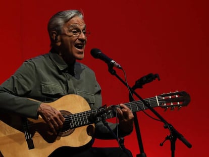 El cantautor Caetano Veloso, durante su concierto de Las Noches del Botánico en 2018.