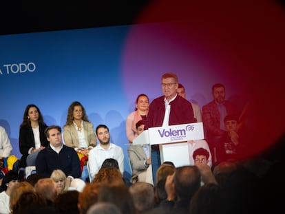 El líder del Partido Popular, Alberto Núñez Feijóo, en un acto electoral en Lleida, este domingo.