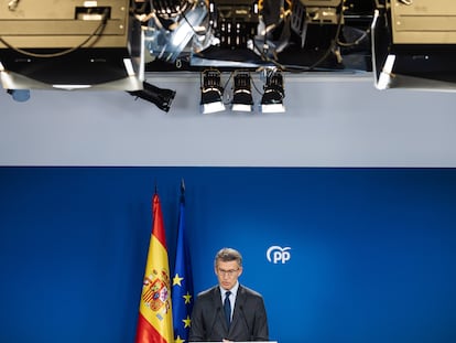 El líder del PP, Alberto Núñez Feijóo, durante una comparecencia de prensa, este martes en Madrid.