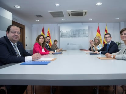 Imagen de archivo de la última reunión de la mesa de diálogo entre el Ejecutivo central y el catalán, el pasado mes de julio en Madrid.