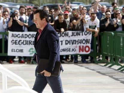 Juan Anguix, presidente del Elche, en una reuni&oacute;n del patronato de la Fundaci&oacute;n del club