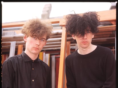 Jim Reid y William Reid, del grupo The Jesus and Mary Chain, fotografiados en Londres en 1985.