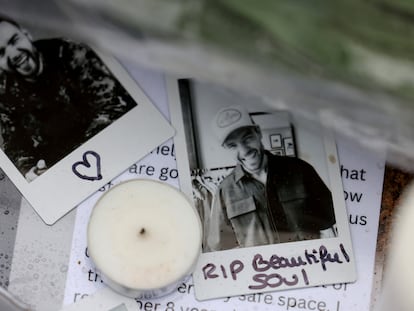 Fotos del cantante Liam Payne, exmiembro de One Direction, en un memorial en su honor en Hyde Park (Londres).