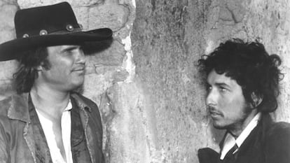 Kris Kristofferson y Bob Dylan en la película 'Pat Garrett & Billy the Kid', rodada en Durango (México), en 1973.