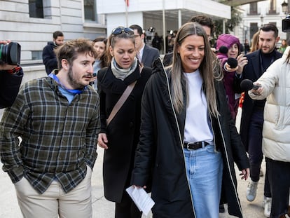 La portavoz de Junts, Míriam Nogueras, este jueves a su llegada al Congreso.