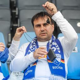 Personen im Fußballstadion mit Sehbeeinträchtigung verlassen sich auf die Blindenreporter der Vereine