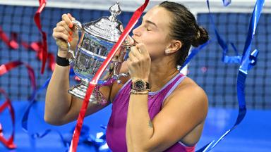 Aryna Sabalenka feiert ihren Sieg bei den US Open.