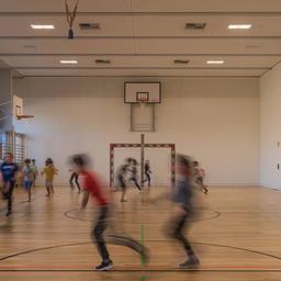 Kinder beim Schulsport