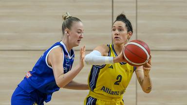 Albas Stefanie Grigoleit (r.) am Ball (imago images/Eckehard Schulz)