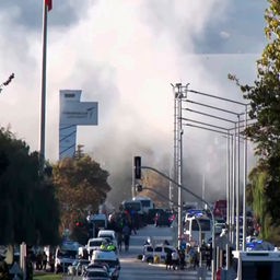 Einsatzfahrzeuge in Ankara am Ort des mutmaßlichen Anschlags beim Unternehmen TUSAS