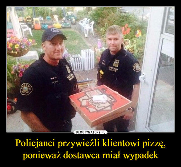 Policjanci przywieźli klientowi pizzę, ponieważ dostawca miał wypadek –  OF POATPORTLANDPOLICEPORTLANDPOLICE