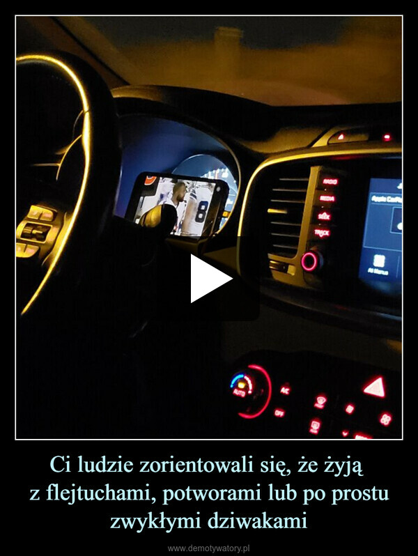 Ci ludzie zorientowali się, że żyją z flejtuchami, potworami lub po prostu zwykłymi dziwakami –  AUTOACRADIOTROCK8Apple CarPleAs Marum88