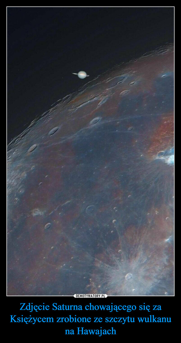 Zdjęcie Saturna chowającego się za Księżycem zrobione ze szczytu wulkanu na Hawajach –  A picture of Saturn briefly covered by the moon.Taken from the top of a volcano in Hawaii.