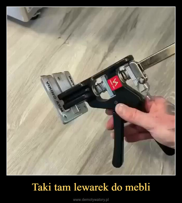 Taki tam lewarek do mebli –  