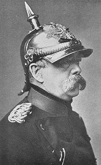 Datei:200px-Bismarck pickelhaube.jpg