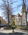 mit Brunnen an der Altkatholischen Kirche