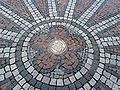 Marktplatz Mosaik "Rose Freiburger Münster" Plakette 20111225-090240.hk.jpg