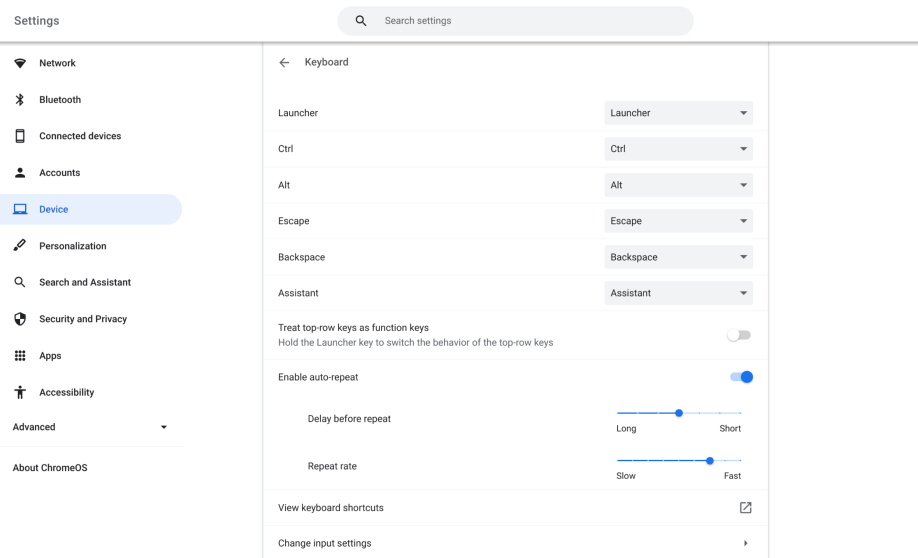 Un usuario personaliza el funcionamiento del teclado en la configuración de Google.