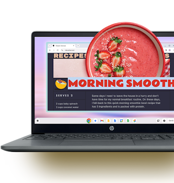 Fenêtre de navigateur avec une page d'un blog de recettes sur un Chromebook ; la fonctionnalité M'aider à écrire est utilisée pour chercher un nom de smoothie amusant