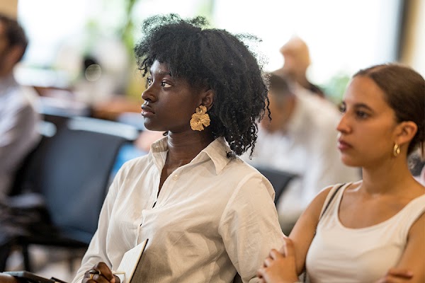 Une personne assistant à la formation Google « L'intelligence artificielle au service des TPE-PME » à Marseille