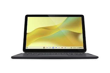 Vue de face d'un Chromebook Lenovo IdeaPad en mode ordinateur portable ouvert sur l'écran d'accueil.